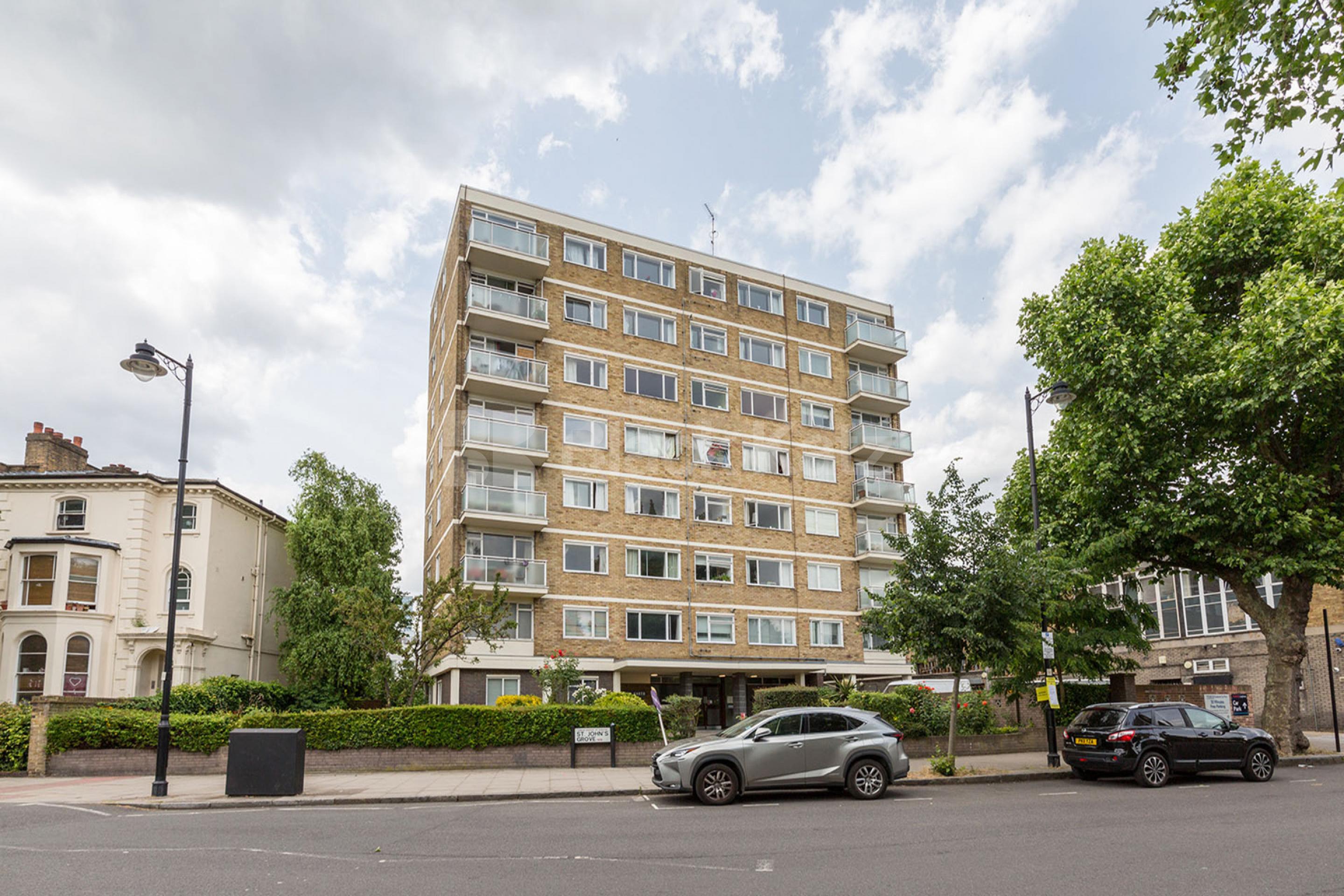 Only a short walk to a zone 2 underground station with easy access to the city Pemberton Gardens, Archway N19
